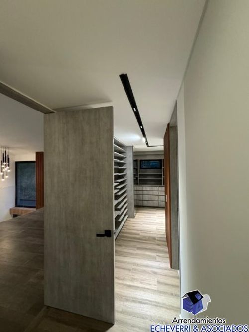 Casa de 3 alcobas en venta en Loma Del Escobero, Envigado · foto 5 de 18