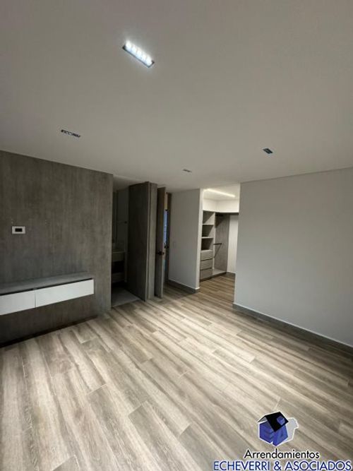 Casa de 3 alcobas en venta en Loma Del Escobero, Envigado · foto 9 de 18