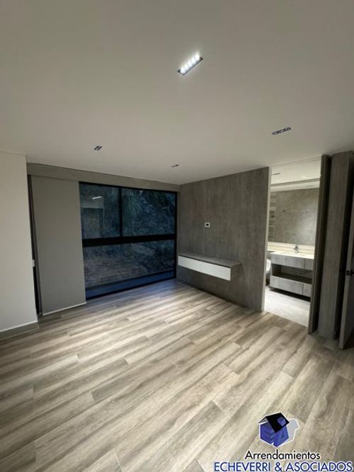 Casa de 3 alcobas en venta en Loma Del Escobero, Envigado · foto 11 de 18