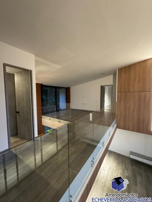 Casa de 3 alcobas en venta en Loma Del Escobero, Envigado · foto 13 de 18