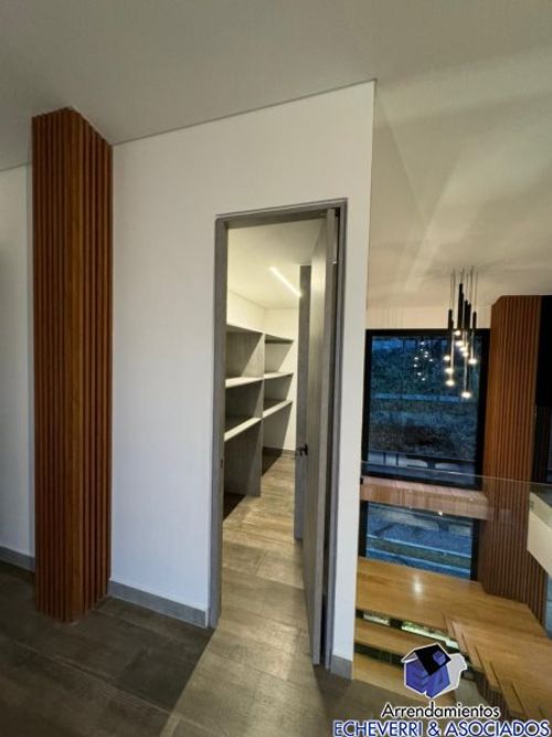 Casa de 3 alcobas en venta en Loma Del Escobero, Envigado · foto 14 de 18