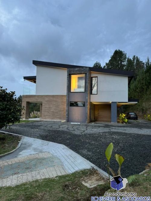 Casa de 3 alcobas en venta en Loma Del Escobero, Envigado · foto 17 de 18