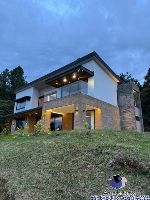 Casa de 3 alcobas en venta en Loma Del Escobero, Envigado · foto 18 de 18