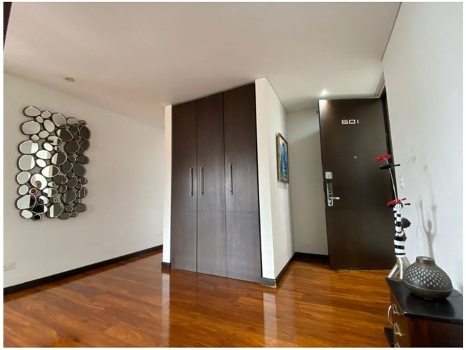 Apartamento de 3 alcobas en venta en Santa Barbara, Bogotá, 198 m² · foto 4 de 22