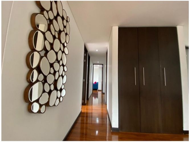 Apartamento de 3 alcobas en venta en Santa Barbara, Bogotá, 198 m² · foto 5 de 22
