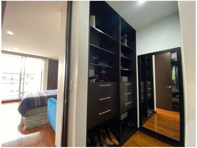Apartamento de 3 alcobas en venta en Santa Barbara, Bogotá, 198 m² · foto 8 de 22