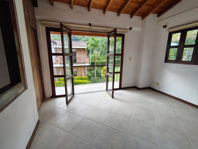 Casa de 3 alcobas en venta en Vereda La Doctora, Sabaneta, 450 m² · foto 17 de 19