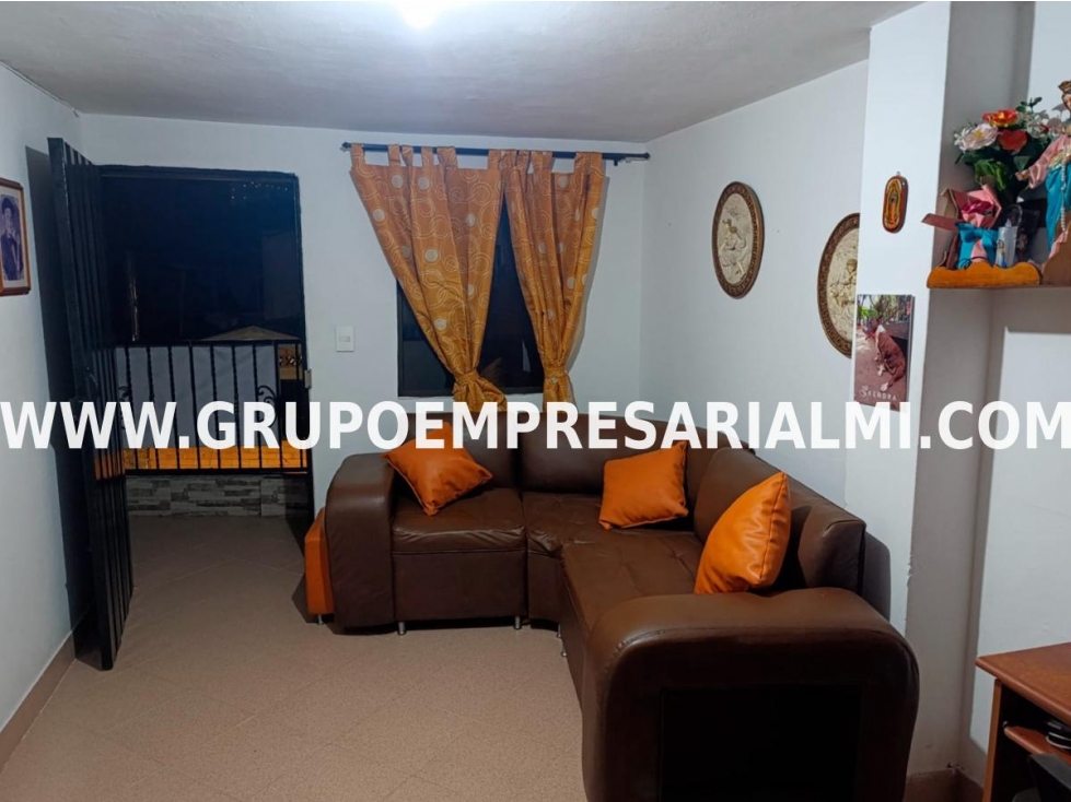 Apartaestudio en venta en La milagrosa, Medellín 2