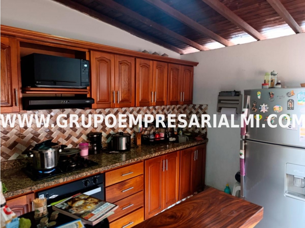 Apartaestudio en venta en La milagrosa, Medellín 4