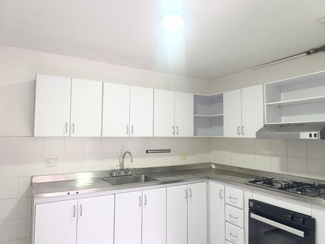 Apartamento de 3 alcobas en arriendo en El Poblado, Medellín, 115 m² · foto 4 de 17