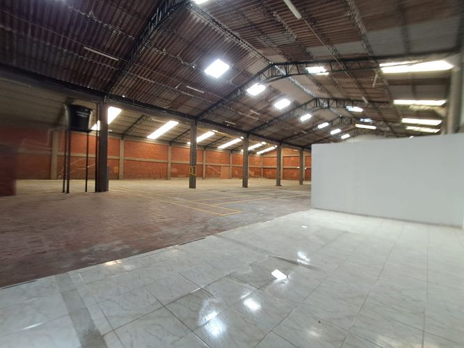 Bodega en arriendo en Conjunto Cerrado Zapan, Dosquebradas, 1500 m² · foto 3 de 9