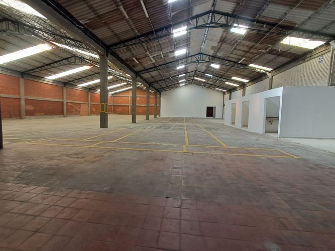 Bodega en arriendo en Conjunto Cerrado Zapan, Dosquebradas, 1500 m² · foto 5 de 9