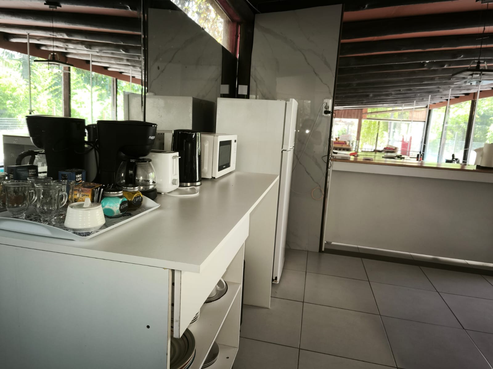 Alquiler Casa 2 dormitorios 2 baños Pinar Sur Piscina climatizada interior Gran living comedor Parrillero Terreno cercado Cochera · Foto 8