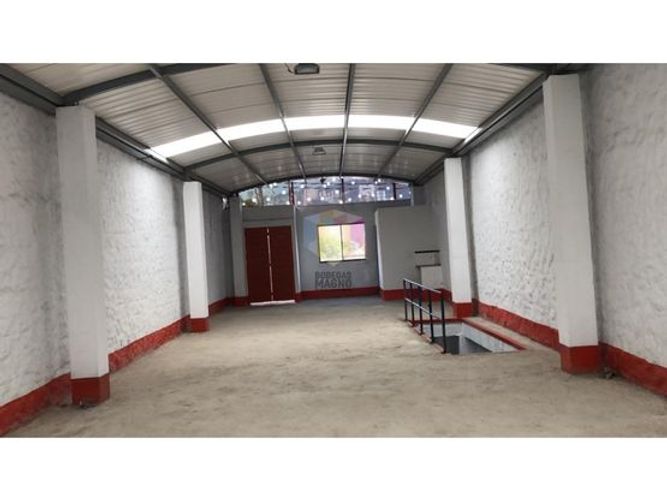 Bodega en arriendo en Cristo Rey, Medellín, 170 m² · foto 3 de 3