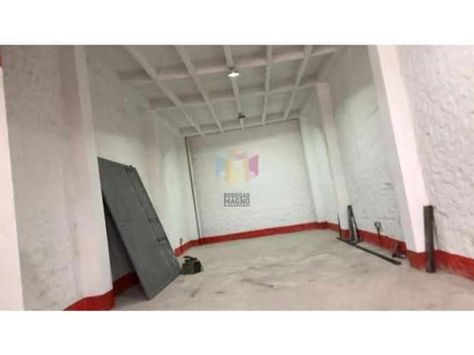 Bodega en arriendo en Cristo Rey, Medellín, 170 m² · foto 2 de 3