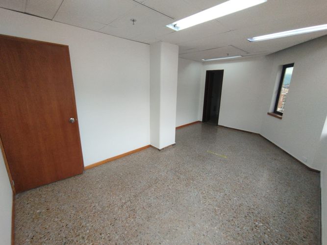 Oficina en arriendo en La Candelaria, Medellín, 76 m² · foto 9 de 10