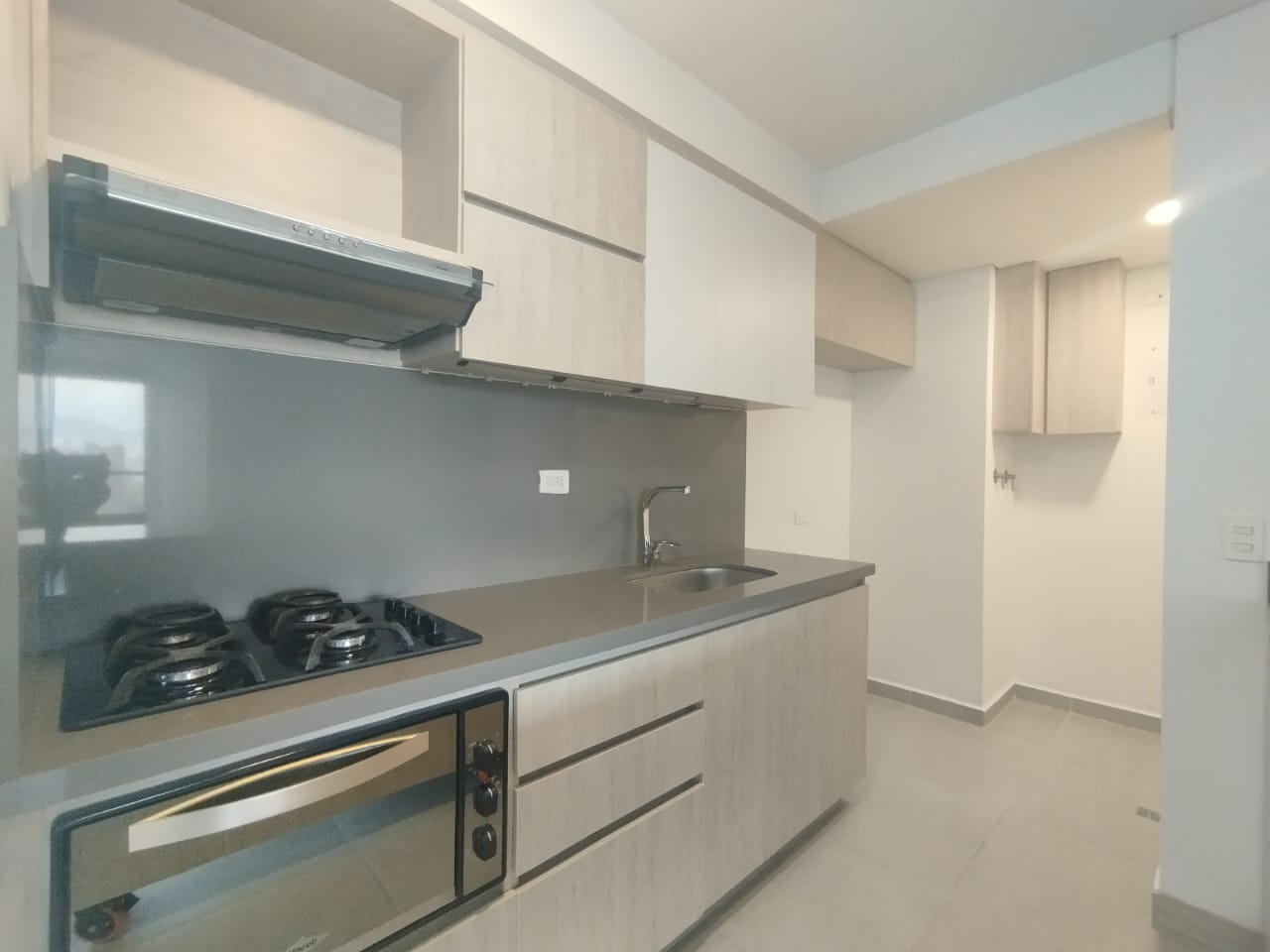 Apartamento en arriendo en El Portal, Envigado · foto 3 de 20