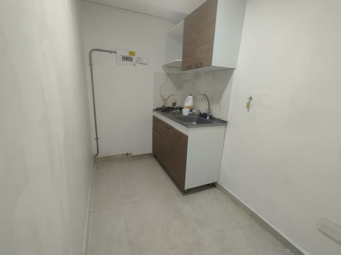 Local en arriendo en Las Acacias, Medellín, 42 m² · foto 3 de 6