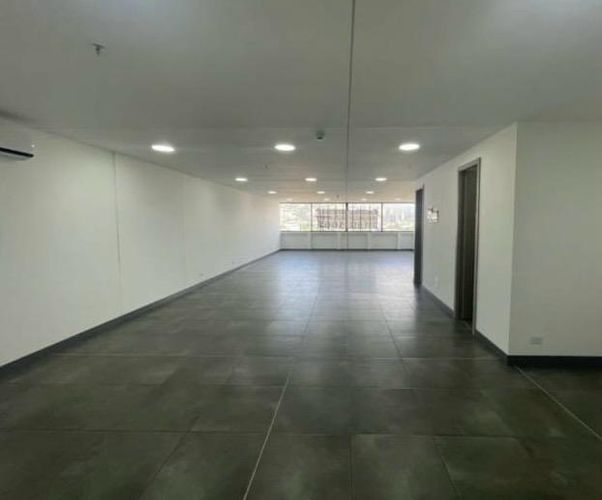 Oficina en arriendo en El Poblado, Medellín, 97 m² · foto 3 de 11