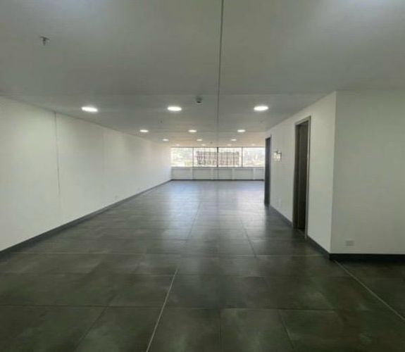 Oficina en arriendo en El Poblado, Medellín, 97 m² · foto 10 de 11