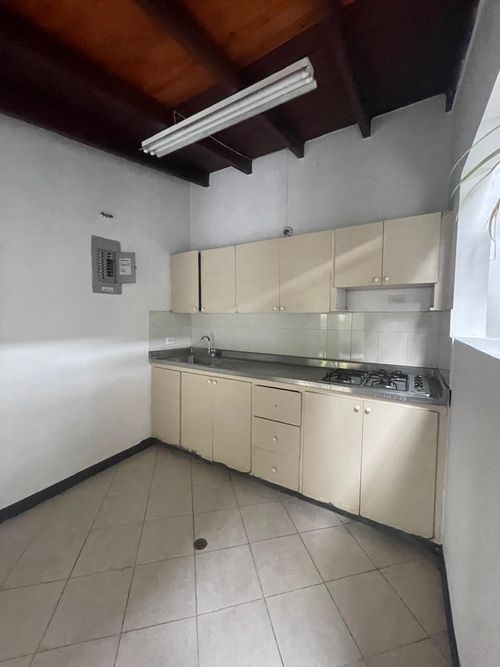 Local en arriendo en San Bernardo, Medellín, 124 m² · foto 2 de 13