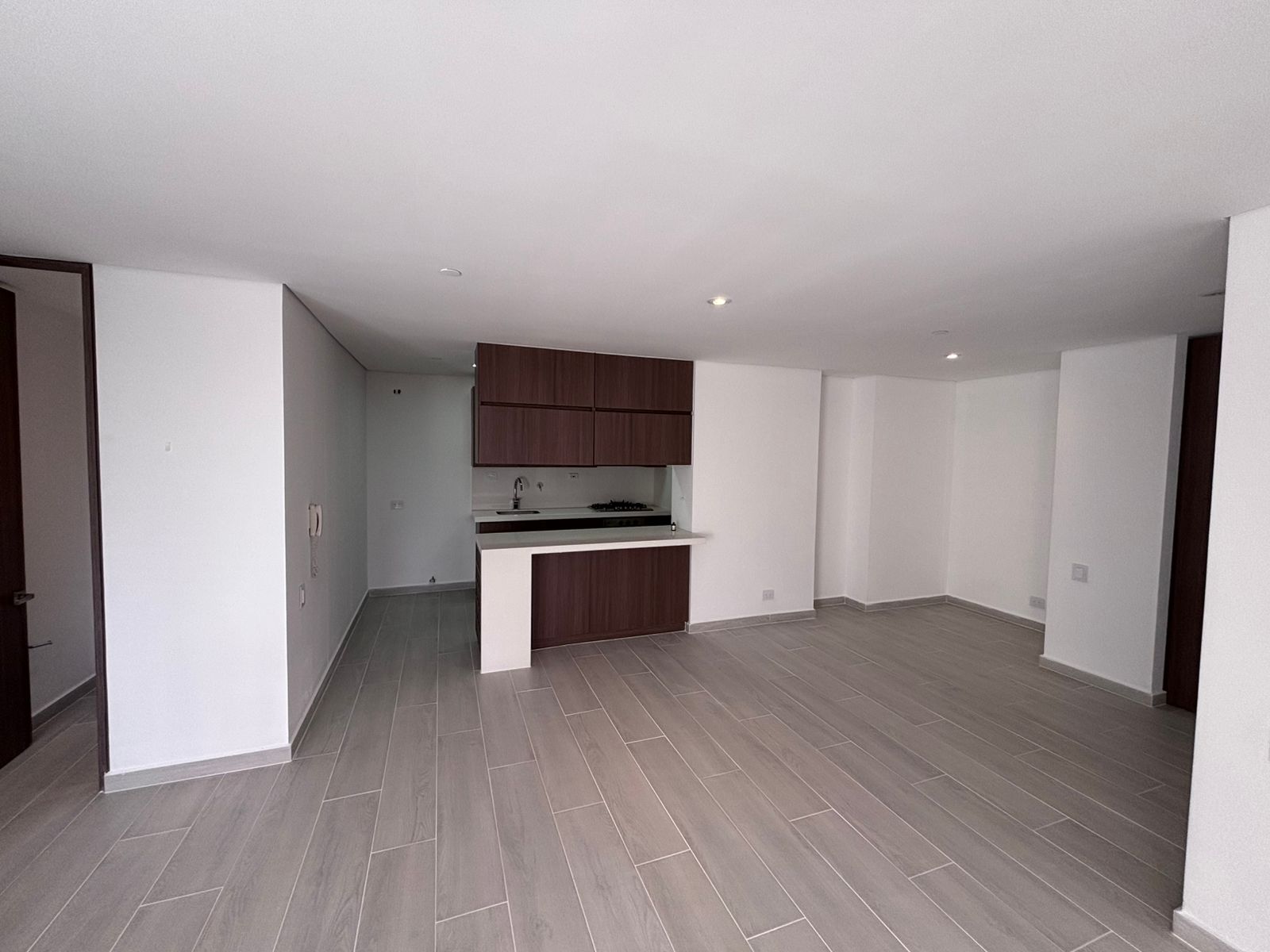 Apartamento en arriendo en El Poblado, Medellín · foto 3 de 15