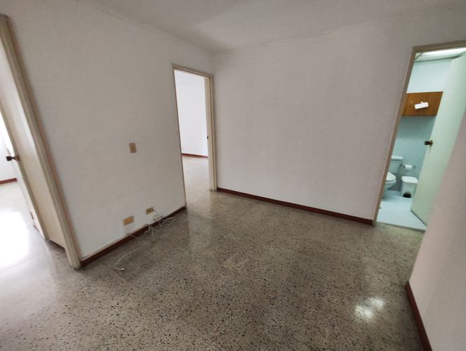 Apartamento de 4 alcobas en arriendo en Laureles, Medellín, 165 m² · foto 3 de 16