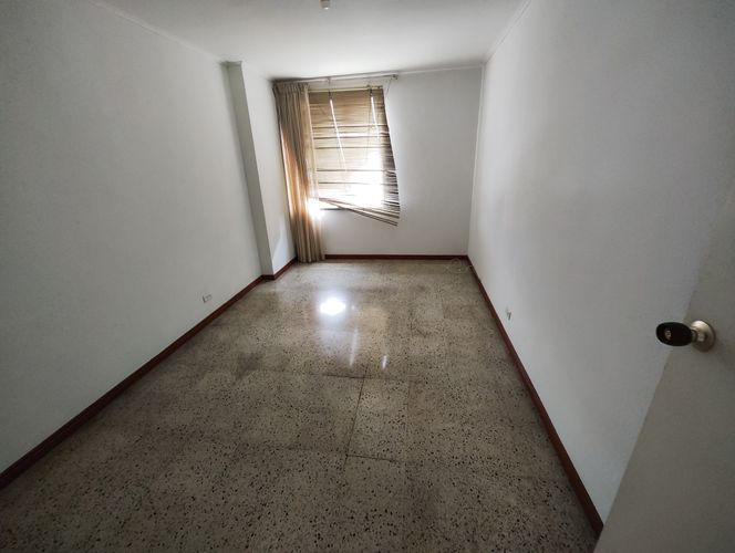 Apartamento de 4 alcobas en arriendo en Laureles, Medellín, 165 m² · foto 4 de 16