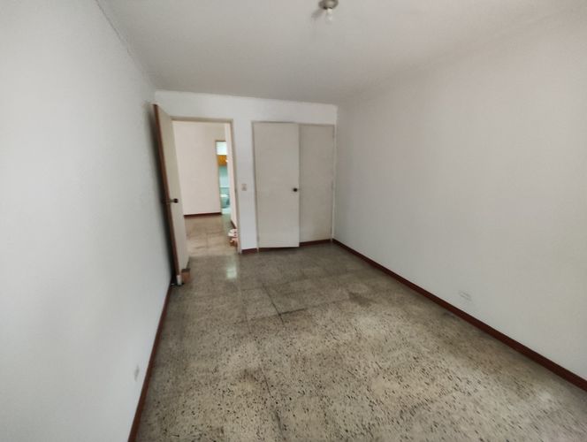 Apartamento de 4 alcobas en arriendo en Laureles, Medellín, 165 m² · foto 5 de 16