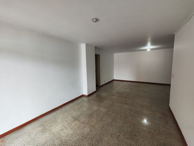 Apartamento de 4 alcobas en arriendo en Laureles, Medellín, 165 m² · foto 10 de 16