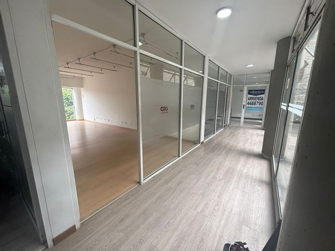 Oficina en arriendo en Laureles, Medellín, 31 m² · foto 3 de 10