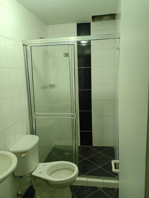 Casa de 4 alcobas en arriendo en San Benito, Medellín, 180 m² · foto 4 de 7