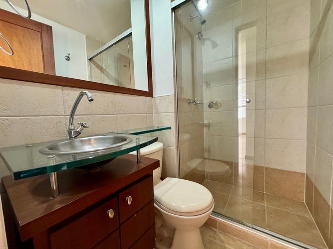 Apartamento de 3 alcobas en arriendo en El Poblado, Medellín, 117 m² · foto 5 de 16