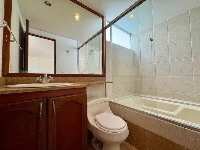 Apartamento de 3 alcobas en arriendo en El Poblado, Medellín, 117 m² · foto 14 de 16