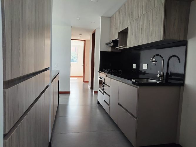 Apartamento de 3 alcobas en arriendo en Loma Del Escobero, Envigado, 90 m² · foto 2 de 18