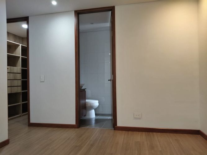 Apartamento de 3 alcobas en arriendo en Loma Del Escobero, Envigado, 90 m² · foto 8 de 18