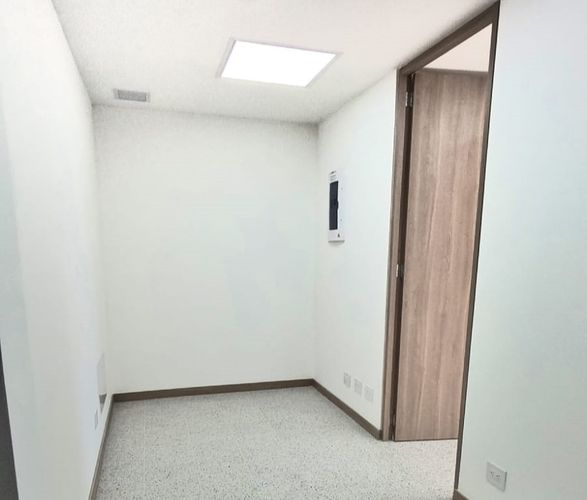 Local en arriendo en El Poblado, Medellín, 38 m² · foto 3 de 8