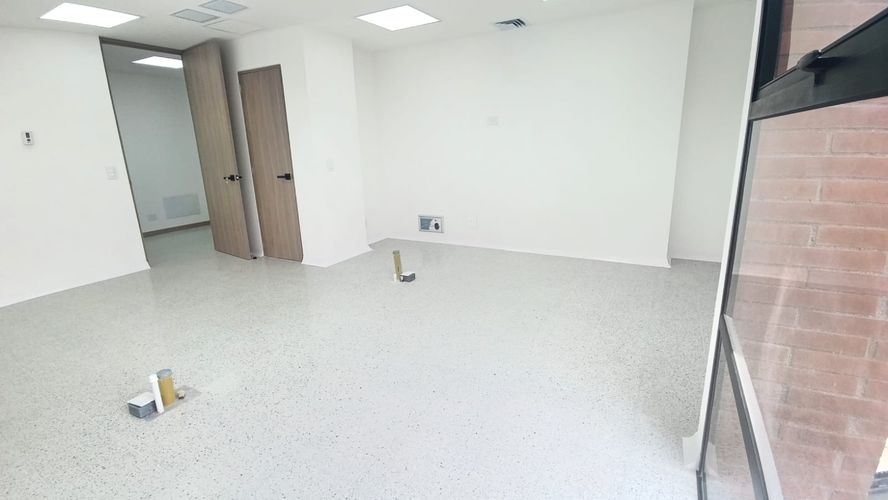 Local en arriendo en El Poblado, Medellín, 38 m² · foto 6 de 8