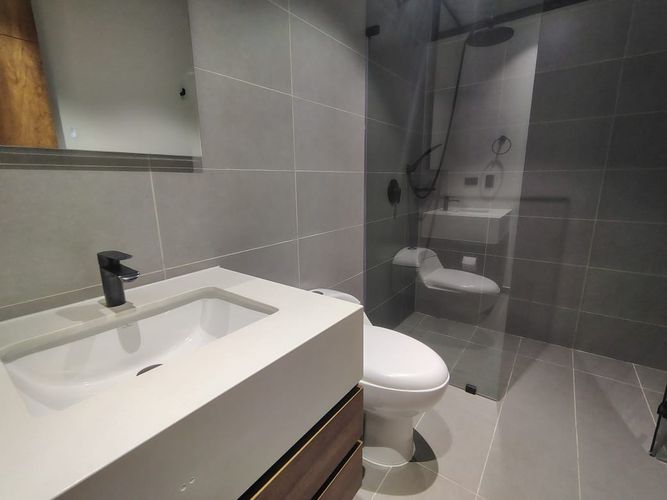 Apartamento de 2 alcobas en venta en El Poblado, Medellín, 97 m² · foto 16 de 18