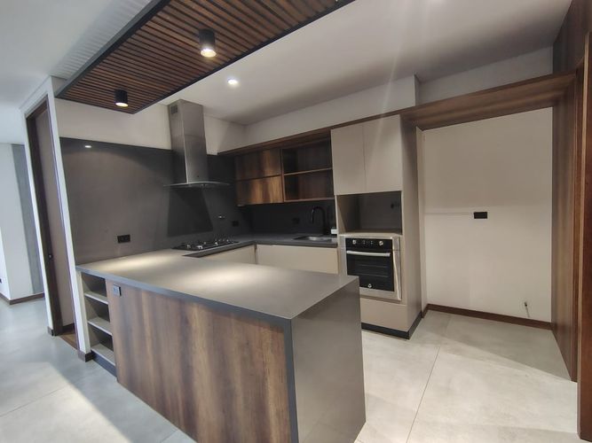 Apartamento de 2 alcobas en venta en El Poblado, Medellín, 97 m² · foto 4 de 18