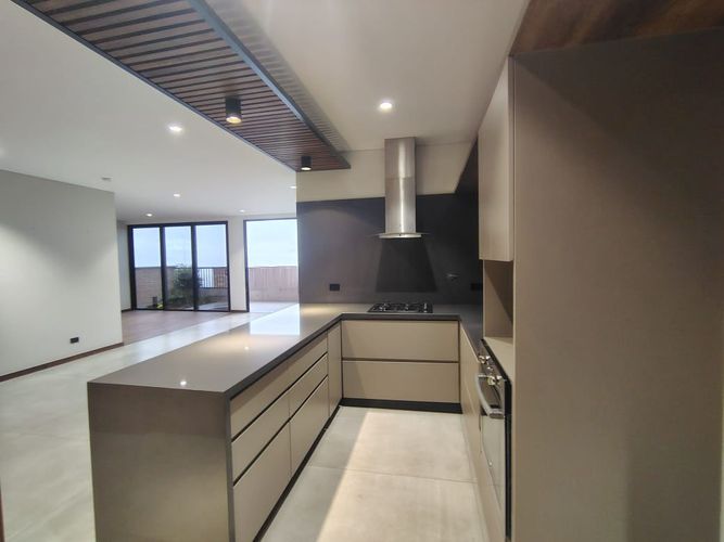 Apartamento de 2 alcobas en venta en El Poblado, Medellín, 97 m² · foto 3 de 18
