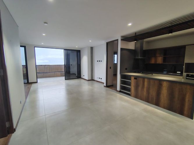 Apartamento de 2 alcobas en venta en El Poblado, Medellín, 97 m² · foto 2 de 18