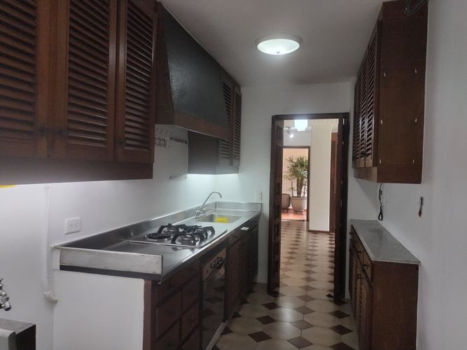 Apartamento de 2 alcobas en venta en El Poblado, Medellín, 80 m² · foto 3 de 16