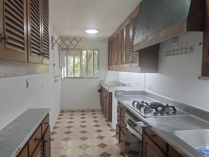 Apartamento de 2 alcobas en venta en El Poblado, Medellín, 80 m² · foto 5 de 16