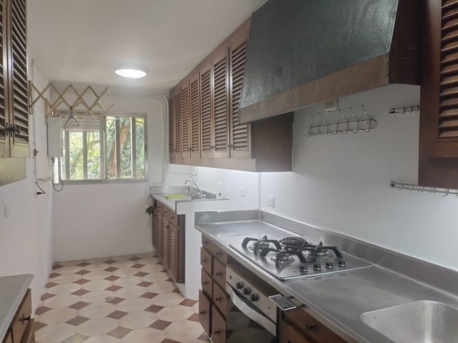 Apartamento de 2 alcobas en venta en El Poblado, Medellín, 80 m² · foto 4 de 16