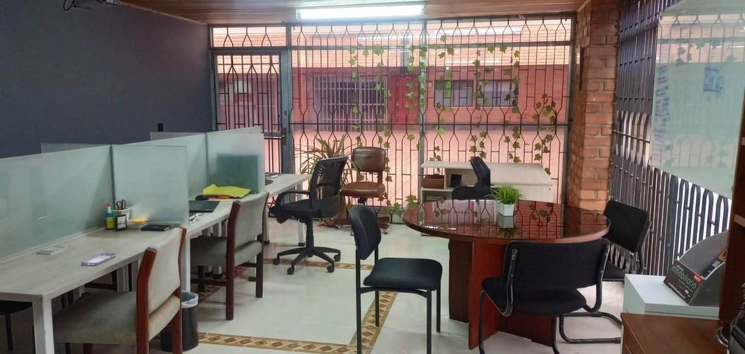 Oficina en arriendo en Conquistadores, Medellín, 25 m² · foto 2 de 11