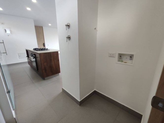 Apartamento de 3 alcobas en arriendo en El Tesoro, Medellín, 130 m² · foto 2 de 24