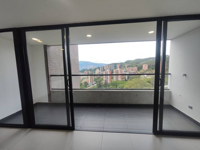 Apartamento de 3 alcobas en arriendo en El Tesoro, Medellín, 130 m² · foto 5 de 24