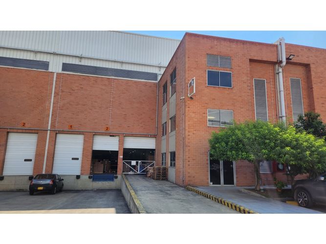 Bodega en arriendo en Zona Industrial, Yumbo, 400 m² · foto 2 de 5