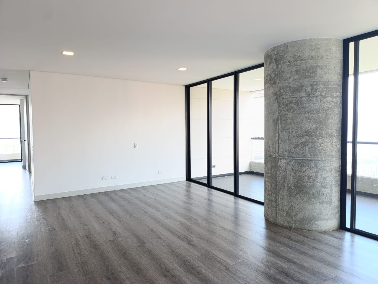Apartamento en arriendo en El Poblado, Medellín · foto 3 de 19
